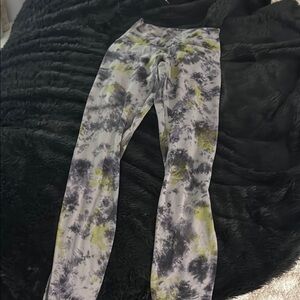 Tie-Dye Leggings in Gray and Yellow